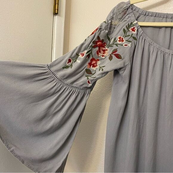Umgee gray off the Shoulder Top blouse Embroidered Bell Sleeve oversized boho S - Picture 5 of 9